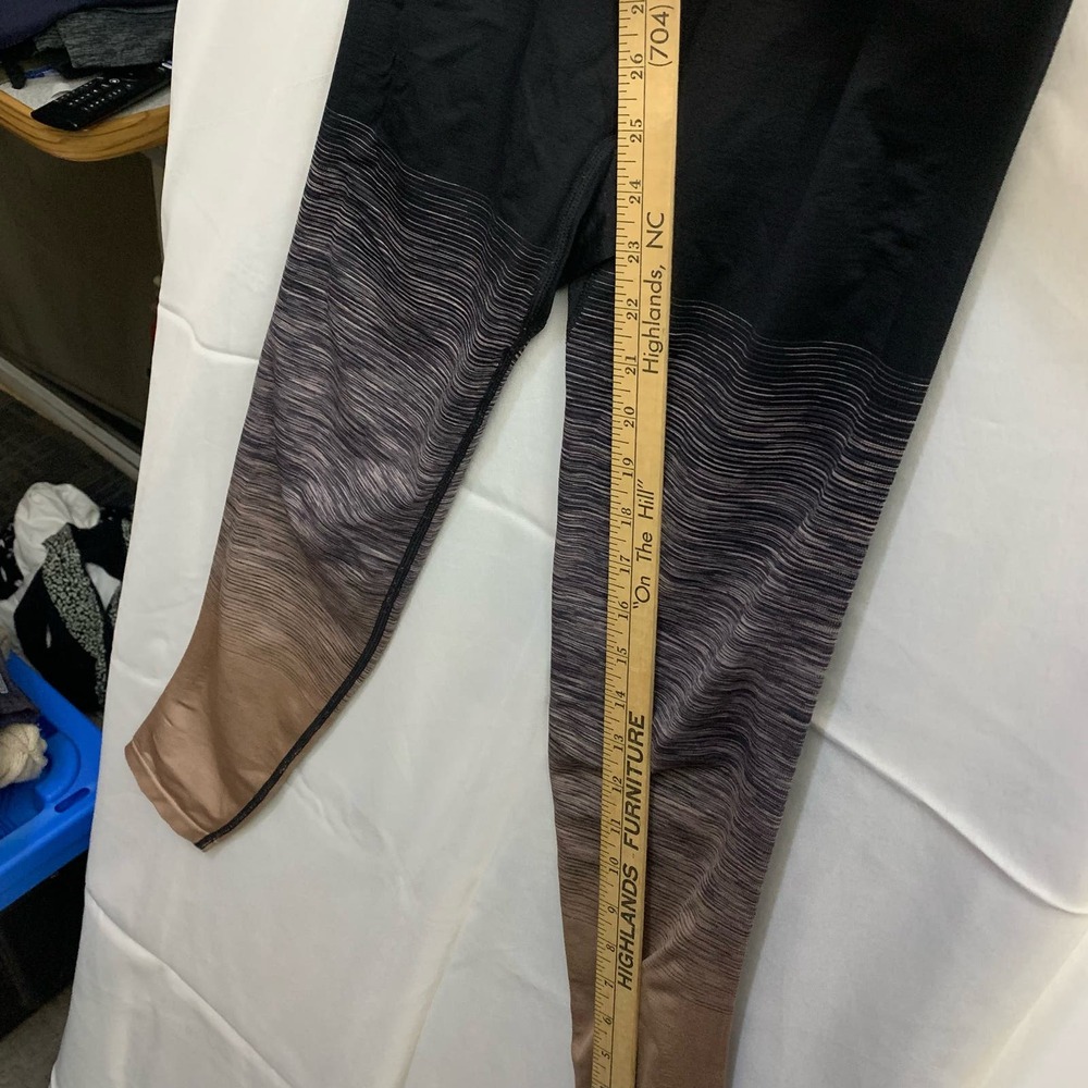 VS PINK Ultimate Leggings Black and Tan  Ombre Size Medium - Picture 8 of 8